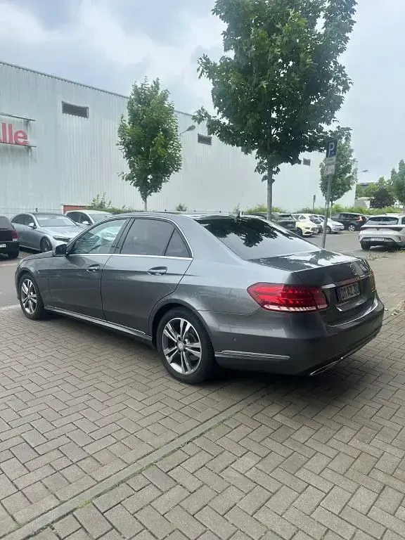 Gebraucht Mercedes E220 Avantgarde 170 PS (125 kW) 2017 Grau Limousine