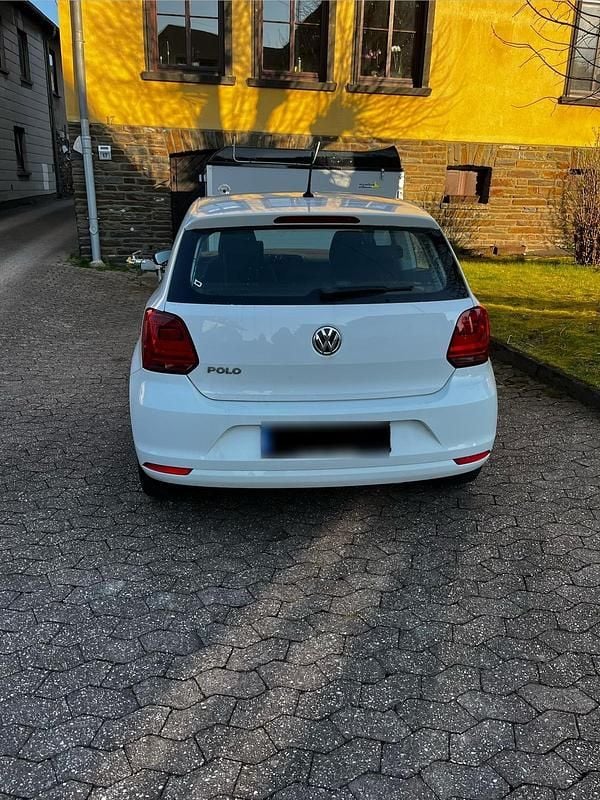 Gebraucht VW Polo 60 PS (44 kW) 2016 Weiß Kleinwagen