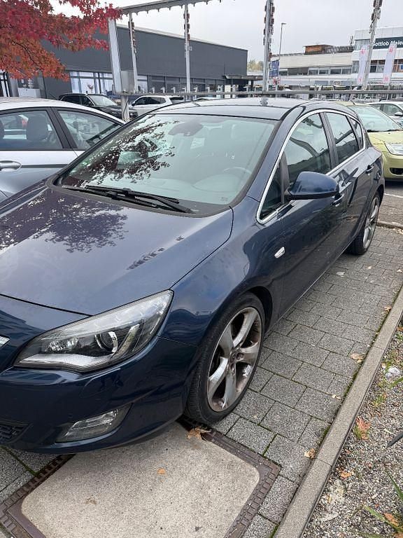 Blau Gebraucht 2011 Opel Astra Innovation Limousine | 3.500 € (Fairer Preis) - Bild 1/4