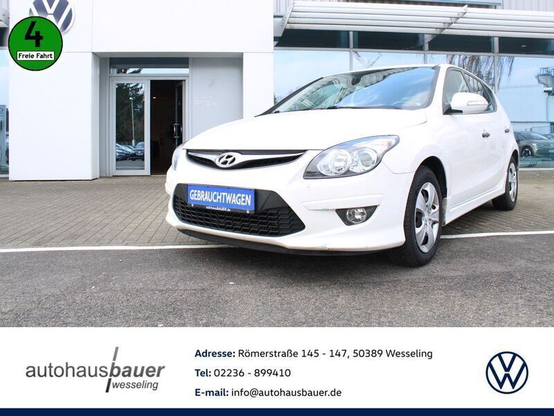 Weiß Gebraucht 2012 Hyundai i30 Classic Limousine | 2.880 € (Guter Preis) - Bild 1/4