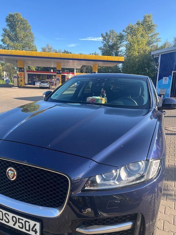 Blau Gebraucht 2016 Jaguar F-Pace R-Sport SUV | 20.300 € (Fairer Preis) - Bild 1/4