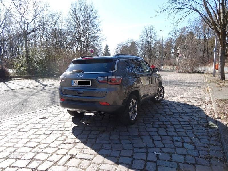 Gebraucht Jeep Compass Limited 170 PS (125 kW) 2020 Grau SUV