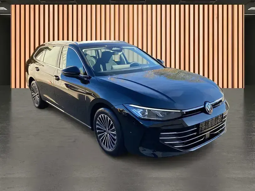 Gebraucht VW Passat Elegance 150 PS (110 kW) 2025 Schwarz Kombi