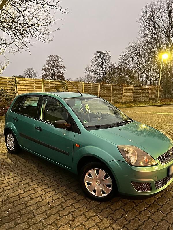 Gebraucht Ford Fiesta 69 PS (50 kW) 2007 Grün Kleinwagen