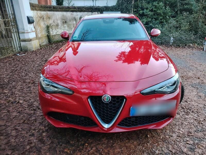 Rot Gebraucht 2017 Alfa Romeo Giulia Business Limousine | 18.150 € (Guter Preis) - Bild 1/4