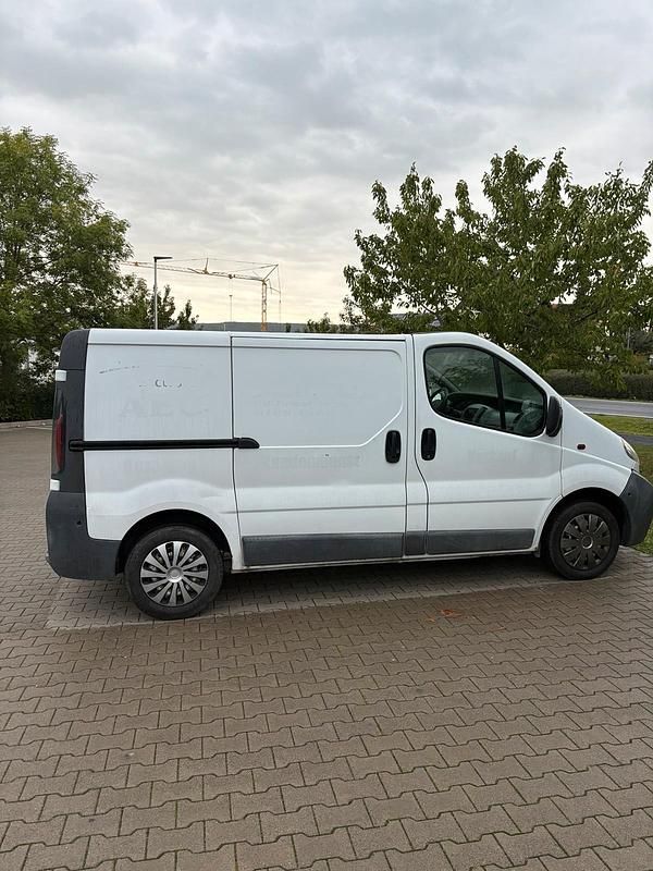 Weiß Gebraucht 2005 Opel Vivaro Van / Kleinbus | 3.000 € - Bild 1/4