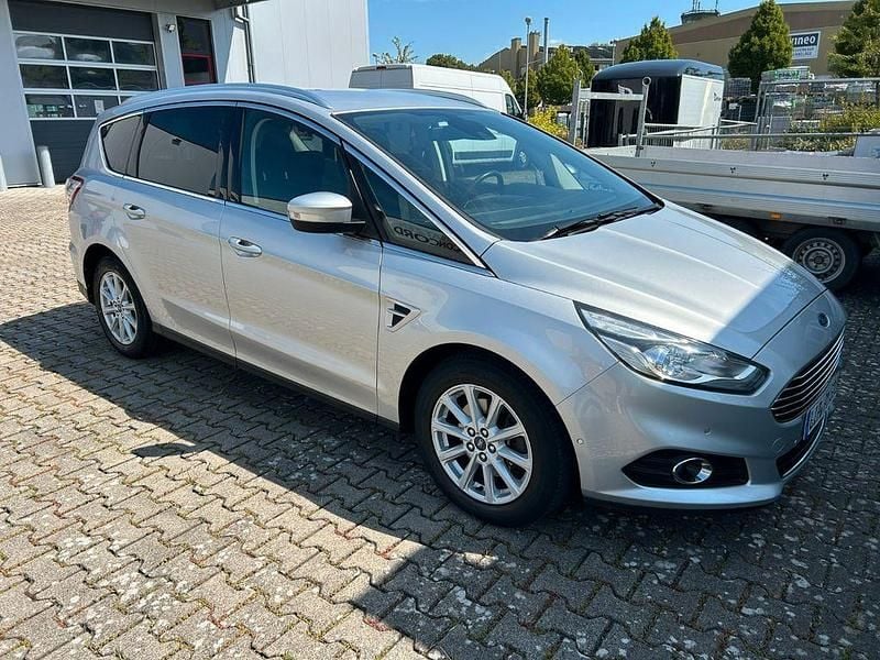 Silber Gebraucht 2017 Ford S-MAX Titanium Van / Kleinbus | 18.650 € (Fairer Preis) - Bild 1/4