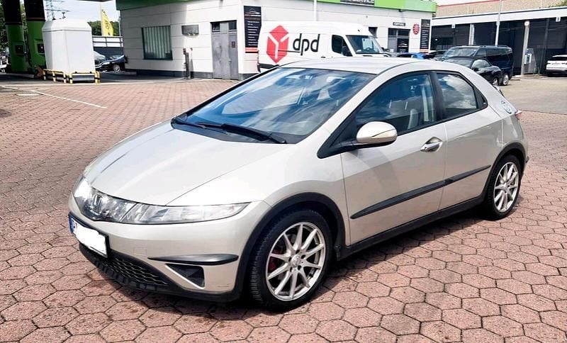 Grau Gebraucht 2006 Honda Civic Limousine | 3.700 € (Fairer Preis) - Bild 1/4