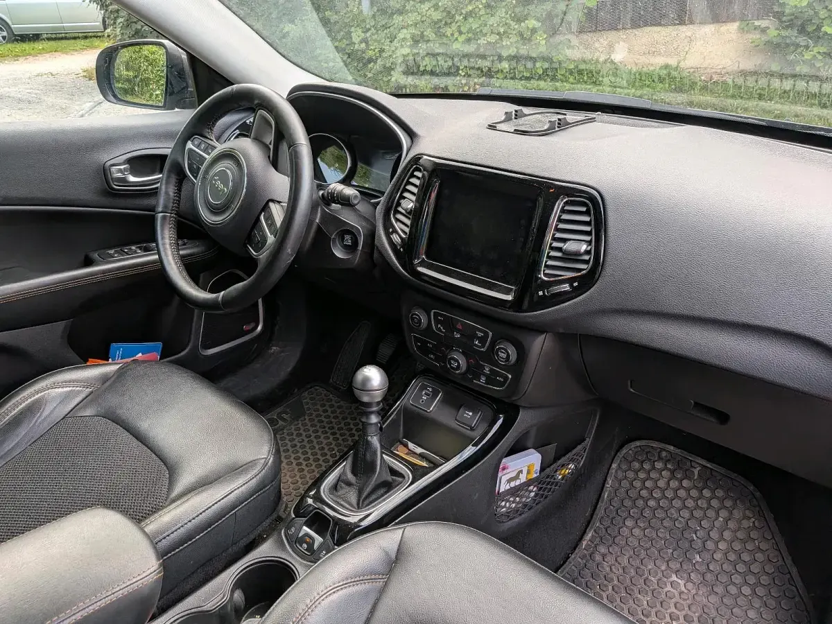 Gebraucht Jeep Compass 140 PS (102 kW) 2018 Grau SUV