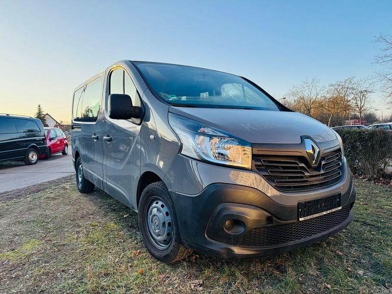 Gebraucht Renault Trafic Authentique 95 PS (69 kW) 2016 Grau Van / Kleinbus