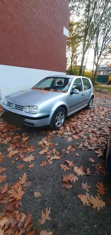 Grau Gebraucht 2004 VW Golf IV Kleinwagen | 1.300 € (Fairer Preis) - Bild 1/4