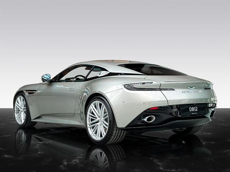 Neu Aston Martin DB12 680 PS (500 kW) 2025 Silber
