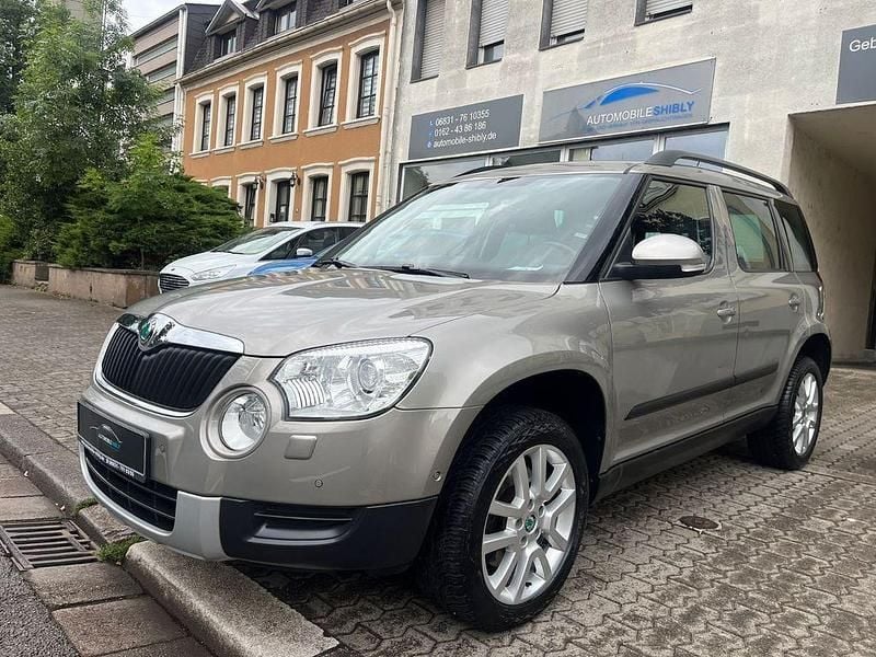 Grau Gebraucht 2012 Skoda Yeti Elegance SUV | 8.990 € (Fairer Preis) - Bild 1/4