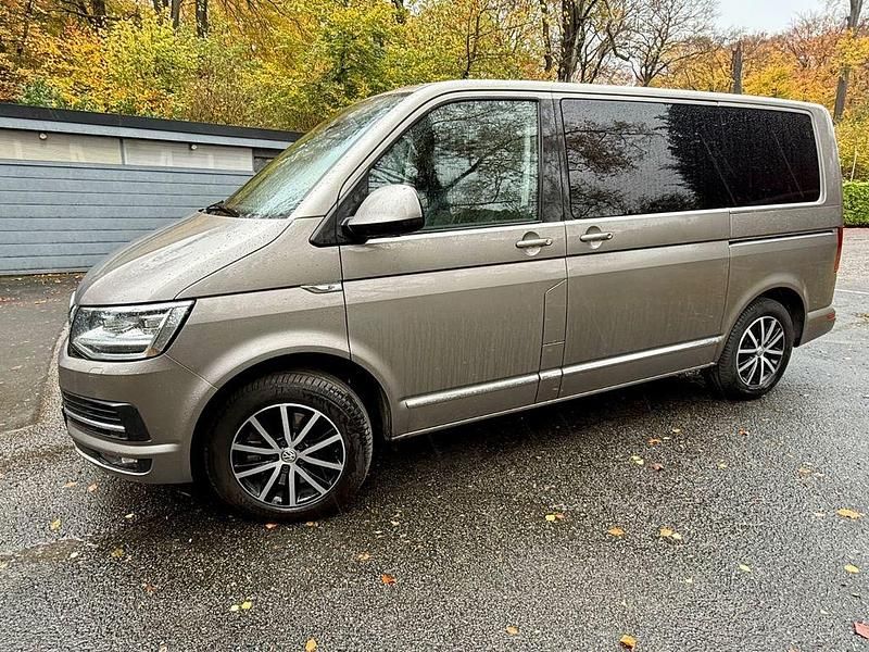 Beige Gebraucht 2017 VW Caravelle Highline Van / Kleinbus | 24.800 € (Fairer Preis) - Bild 1/4