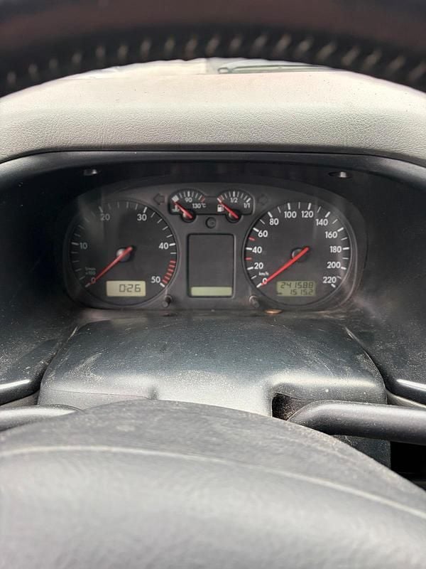 Second-hand VW T4 102 CP (75 kW) 2003 Argintiu Van