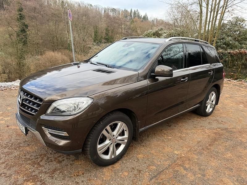Braun Gebraucht 2013 Mercedes ML250 SUV | 24.000 € (Fairer Preis) - Bild 1/4