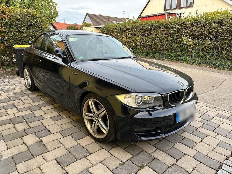 Schwarz Gebraucht 2010 BMW 120 Coupé M Sport Coupé | 7.900 € - Bild 1/4