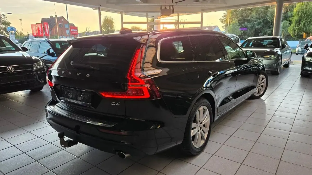 Second-hand Volvo V60 190 CP (139 kW) 2019 Negru Break