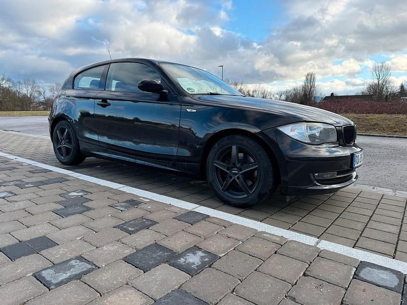 Gebraucht BMW 118 143 PS (105 kW) 2008 Schwarz Kleinwagen