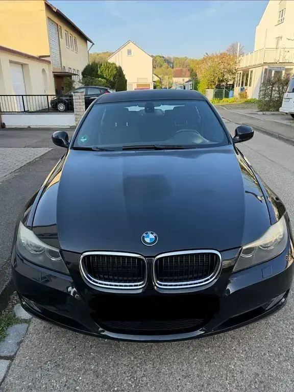 Gebraucht BMW 320 170 PS (125 kW) 2009 Schwarz Limousine