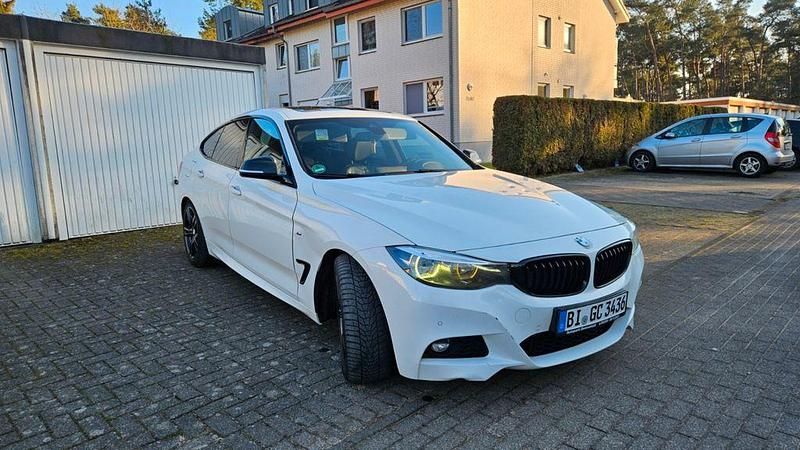 Gebraucht BMW 330 M Sport 258 PS (189 kW) 2019 Weiß Limousine