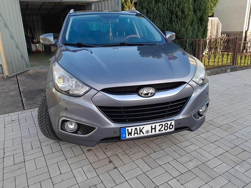 Grau Gebraucht 2012 Hyundai ix35 Premium SUV | 8.900 € (Guter Preis) - Bild 1/4
