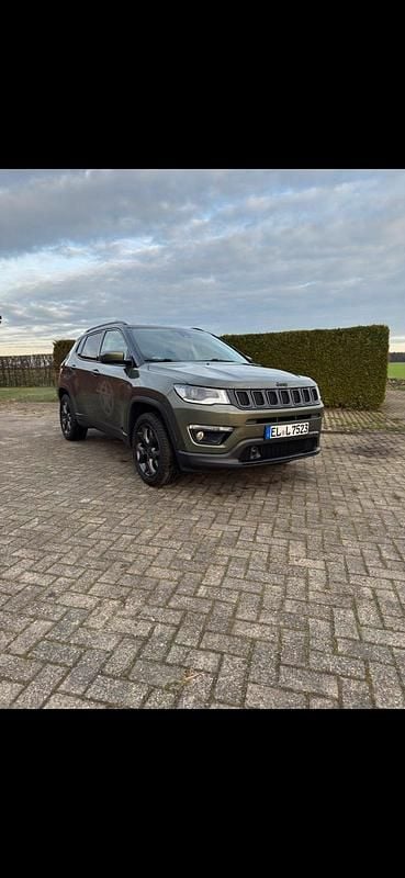 Gebraucht Jeep Compass Limited 140 PS (102 kW) 2018 Grün SUV