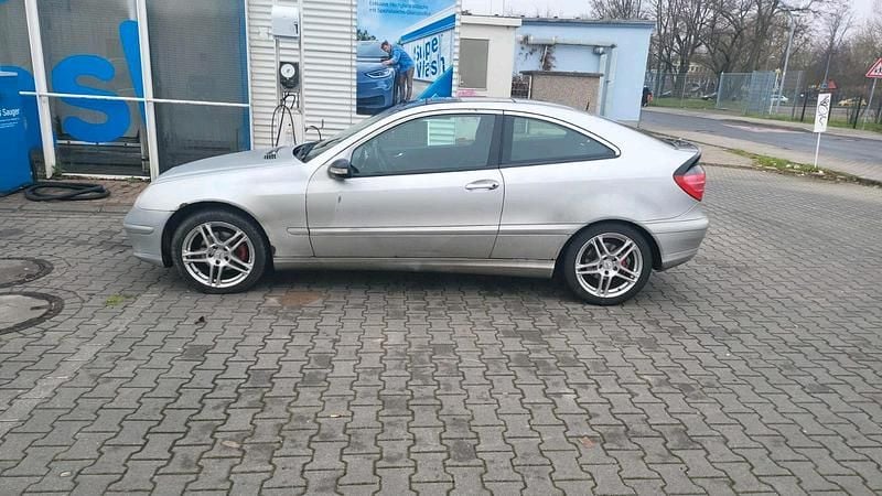Silber Gebraucht 2001 Mercedes C200 Coupé | 500 € - Bild 1/4