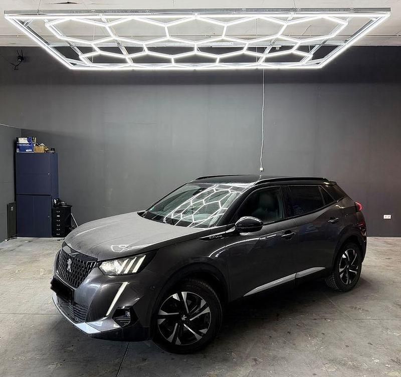 Grau Gebraucht 2020 Peugeot 2008 Allure SUV | 15.900 € (Etwas zu teuer) - Bild 1/4