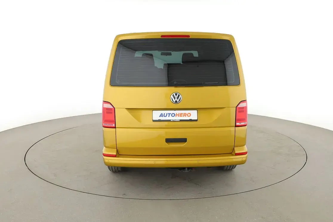 Używany VW Multivan Trendline 150 KM (110 kW) 2019 Złoty Minivan