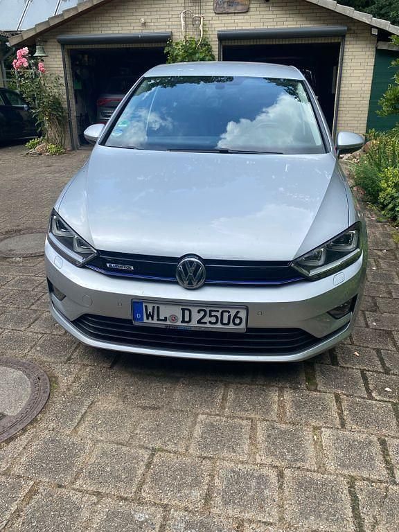 Silber Gebraucht 2014 VW Golf Sportsvan Comfortline Van / Kleinbus | 9.800 € (Superpreis) - Bild 1/4