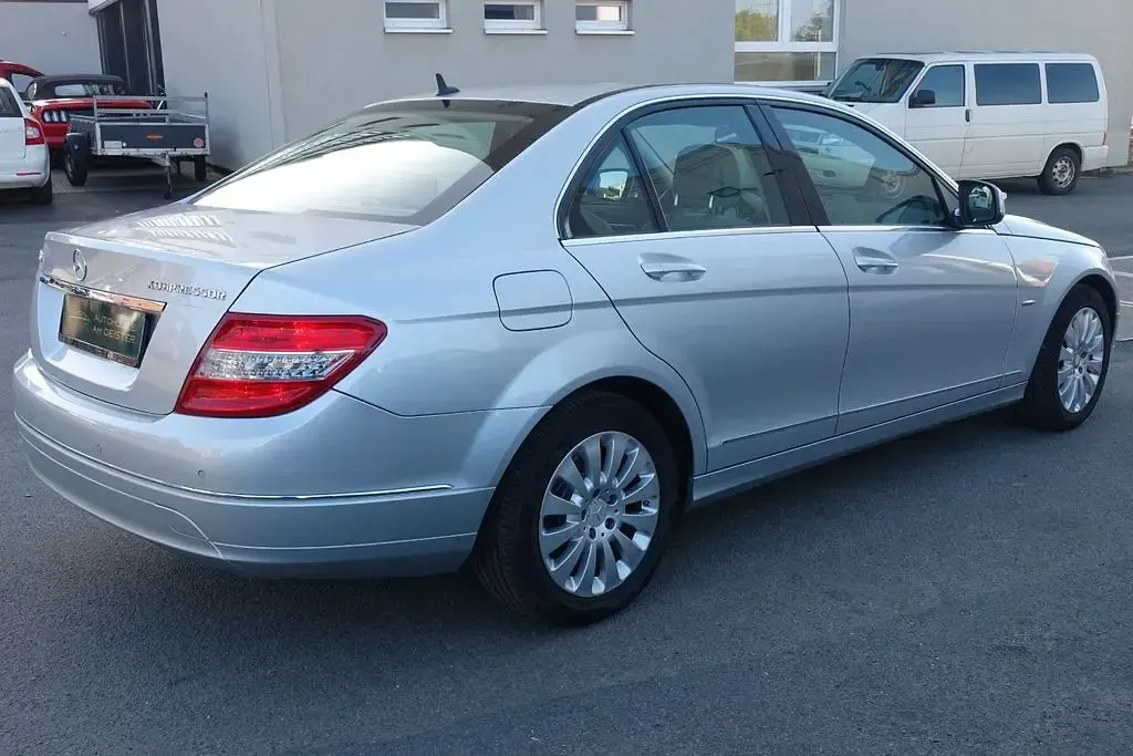 Gebraucht Mercedes C180 156 PS (114 kW) 2008 Silber Limousine