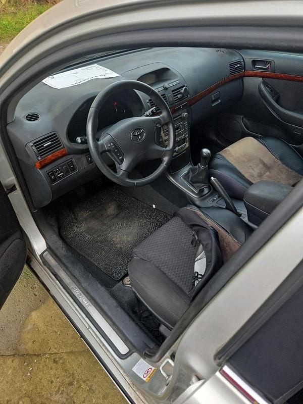 Gebraucht Toyota Avensis 130 PS (95 kW) 2006 Silber Kombi