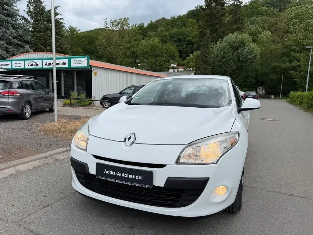 Gebraucht Renault Mégane Expression 101 PS (74 kW) 2010 Weiß Limousine