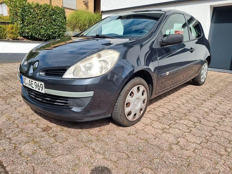 Gebraucht Renault Clio II Authentique 65 PS (47 kW) 2006 Schwarz Limousine