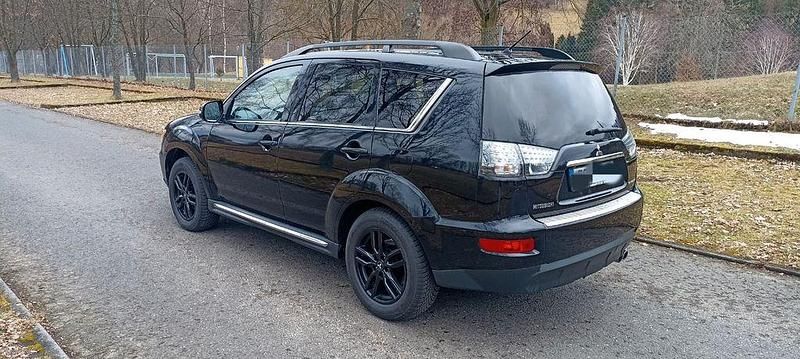 Gebraucht Mitsubishi Outlander Intense 156 PS (114 kW) 2012 Schwarz SUV