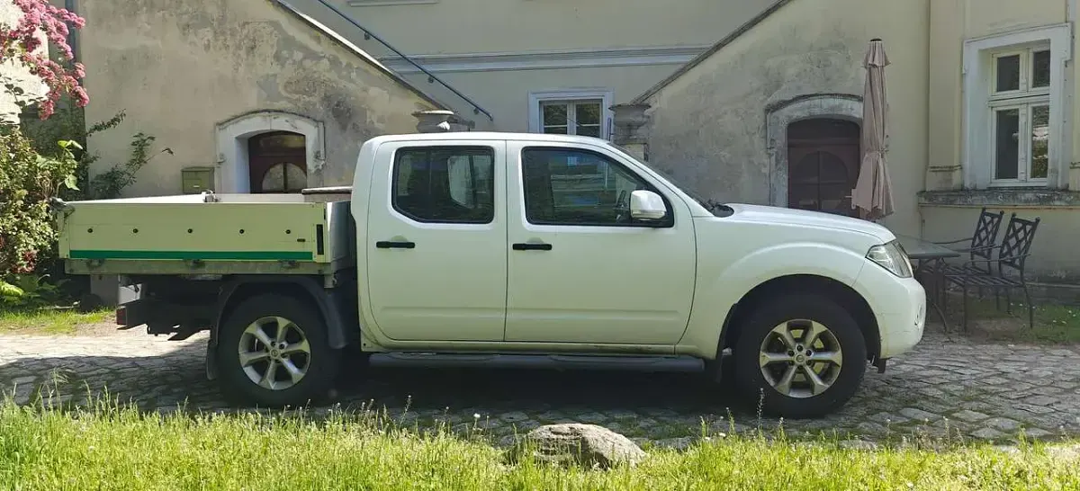 Gebraucht Nissan Navara SE 190 PS (139 kW) 2011 Weiß Pickup
