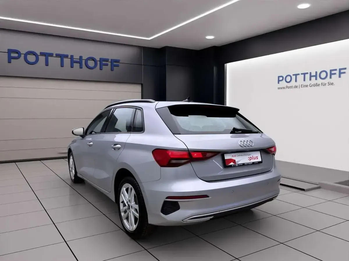 Second-hand Audi A3 Advanced 150 CP (110 kW) 2024 Argintiu Berlinǎ