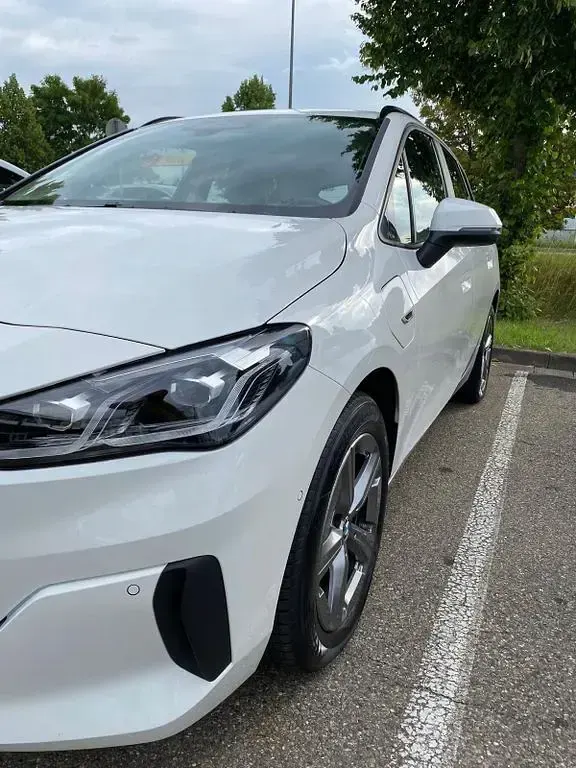 Gebraucht BMW 225 Active Tourer 245 PS (180 kW) 2023 Weiß Van / Kleinbus
