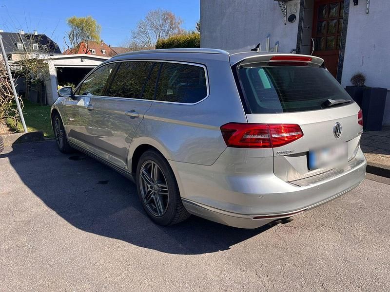 Gebraucht VW Passat Highline 190 PS (139 kW) 2015 Grau Kombi