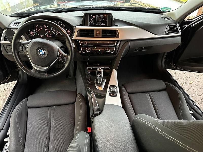 Gebraucht BMW 318 Sport Line 150 PS (110 kW) 2017 Schwarz Kombi