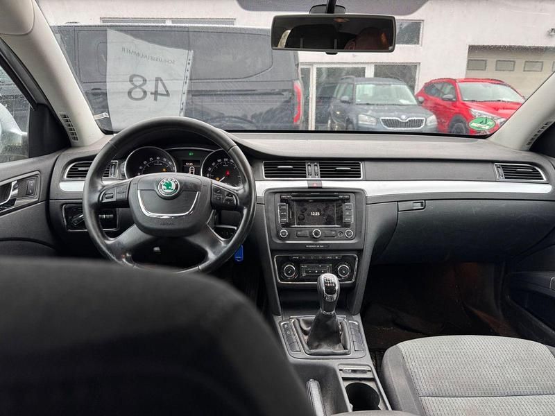 Gebraucht Skoda Superb 170 PS (125 kW) 2010 Silber Kombi
