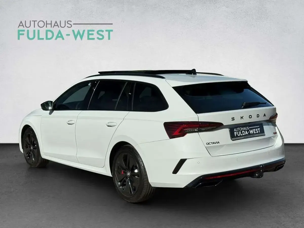 Neu Skoda Octavia RS 265 PS (194 kW) 2026 Moon white Kombi