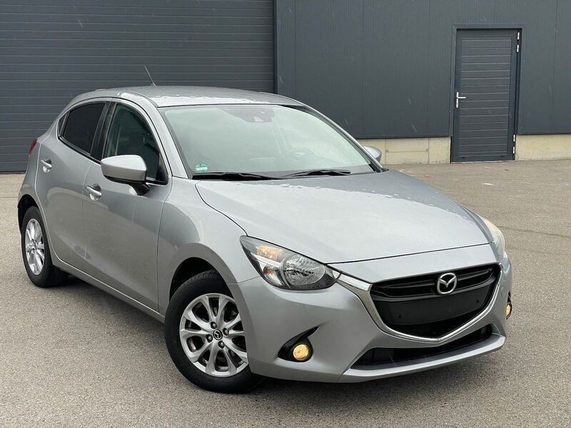 Grau Gebraucht 2016 Mazda 2 Exclusive-Line Limousine | 6.000 € (Fairer Preis) - Bild 1/4