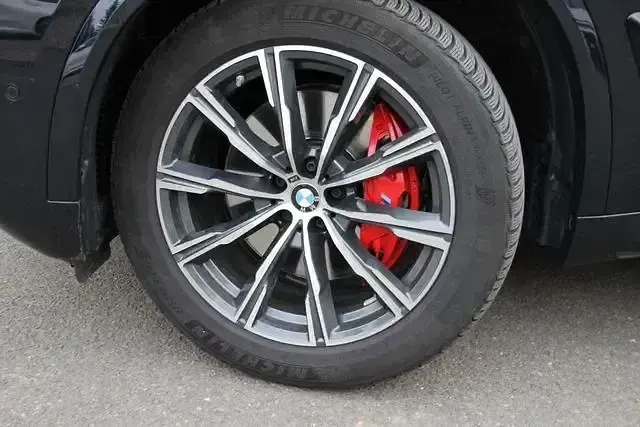 Gebraucht BMW X5 M Sport 352 PS (258 kW) 2024 Carbonschwarz metallic SUV