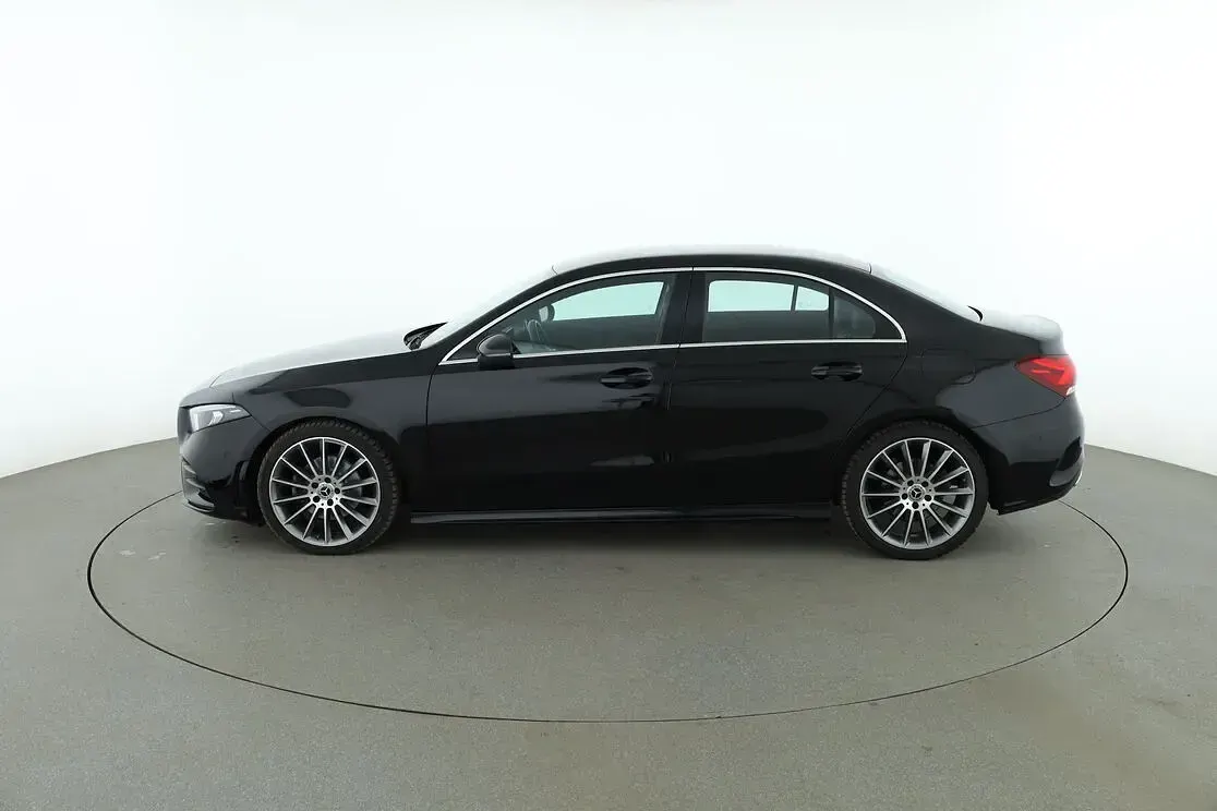 Gebraucht Mercedes A200 AMG line 2022 Schwarz Limousine