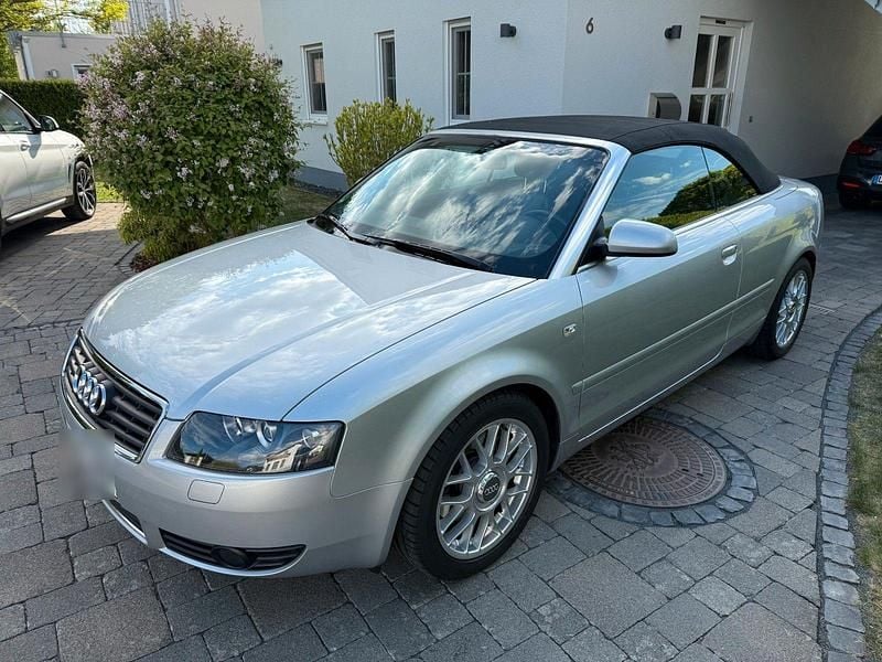 Silber Gebraucht 2002 Audi A4 Cabriolet Sport Cabrio | 17.900 € - Bild 1/4