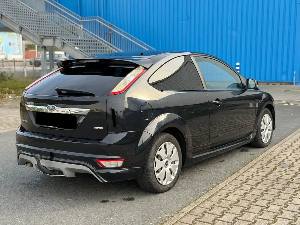 Używany Ford Focus ST-Line 136 KM (100 kW) 2009 Czarny Sedan/Limuzyna