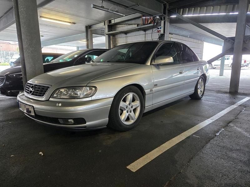 Silber Gebraucht 2001 Opel Omega Limousine | 3.500 € (Etwas zu teuer) - Bild 1/4