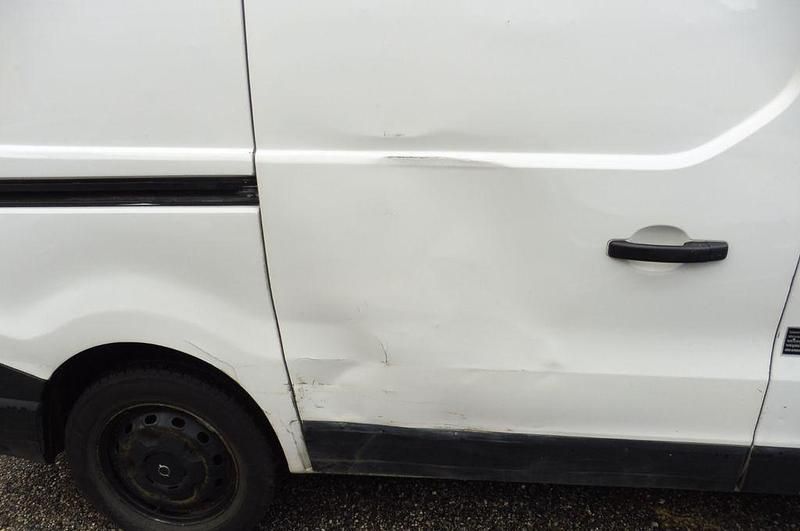 Second-hand Opel Vivaro 120 CP (88 kW) 2017 Alb Monovolum